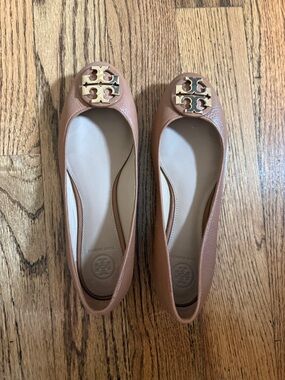 Tory Burch Tan Leather Logo Round-Toe Ballet Flats